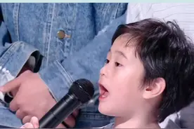 五岁的#马立奥 依然是个小话痨，上台也不怯场，就是个大大方方！#可爱视频封面