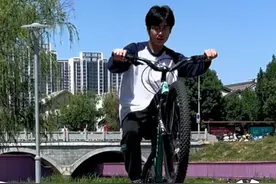 山地车后轮骑教学 艾特你还不会翘头的小伙伴看看这个#技术流自带bgm #山地车 #这骑车技术真牛