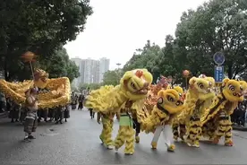 都匀小围寨街道举办“四月八”民俗巡游踩街活动（新火车站起点）视频封面