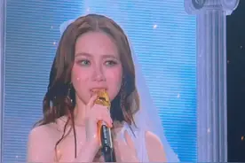 邓紫棋等了九年，却等来了一句:“我结婚了"。一首《说谎》辜负了九年的承诺，一首《泡沫》结束了九年的感情.... #邓紫棋  #前奏一响拾起多少人的回忆  #邓紫棋西安演唱会 #邓紫棋巡演日记 #西安演唱会 @DOU+小助手 @DOU+上热门