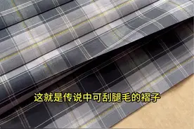 想知道JK格裙都是怎么生产的吗？ 一条视频说明白，到底什么是正版JK。以前买裙子，做工都很好，但是后来新开的店多了，卷起来了，就开始偷工减料，面料用很粗糙的面料，做工流程省略掉几个关键步骤，对格不整齐，褶子炸飞起。老店用心在做JK的，被新店挤得没地方生存，所以外面买不到质量好的正版了。就算是一些店主想做好的，工厂也不会按精品的流程去做，因为那批工厂为了跑量也沦陷了。#jk制服 #jk原创设计 #正版jk店铺推荐 #jk山正视频封面