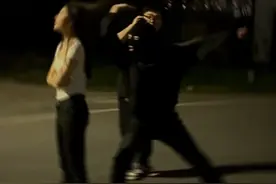 朋友多的就应该这么玩， #这些整蛊小东西对我朋友很友好 #愚人节整蛊大赛 #玩个很新的东西