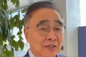 张伯礼院士点赞长春健博会 吉林参产业要让百姓得实惠  中国工程院院士、国医大师、天津中医药大学名誉校长张伯礼，12月7日现身2024长春健博会，赞道：这是同类博览会中印象最好的一个。他同时为吉林人参产业发展出谋划策：一要小切口大产业带动相关产业，二要让老百姓得实惠，真正把健康产业做大做强。（吉林日报全媒体记者：高千惠 一审：高千惠 二审：李晓静 三审：贾艳玲）视频封面