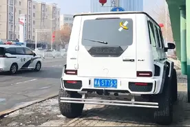 车屁股贴根香蕉到底是啥意思？