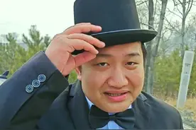 英伦公爵的日常 朴实无华的“挣钱”#抖音商城 #秋冬新品试吃官 #英伦 #公爵 #挣钱不容易视频封面