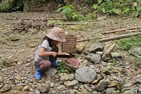 小林丹，用内脏做鱼饵，用瓶子挂钩设计钓鱼方法，看看到底行吗？