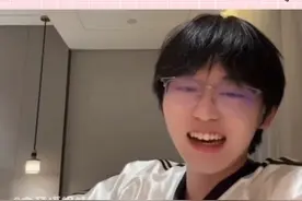 轻辰:爸你听我说!#4am轻辰#33svan#pel#电竞选手#676视频封面