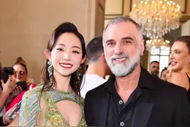 新一代内娱的国际级时尚博主诞生啦～千惠从此多了一个斜杠身份！#千惠 #巴黎高定周 #高定礼服