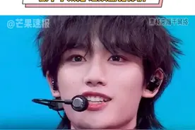 #丁程鑫 们嘀嘀咕咕就这样始终宠粉！才发现小丁的五周年单人款拍立得背面上，还写着“做个小太阳，继续照亮你们！”，时时刻刻把粉丝放在第一位，还想着能够回馈粉丝，我说小丁你真的好会啊！#时代少年团视频封面