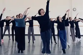 舞蹈的青春该有的模样，震撼。 #气场全开 #魅力无限 #在热爱的生活里闪闪发光 #每一帧都是热爱 #浙江音乐学院视频封面