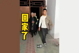 时隔这么久终于回家了，真的挺想姐姐和丽娜的，这断断续续地在外已经一个半月了，回头想想还是挺可怕的，庆幸自己没有摔伤其他地方，现在能做的事情就是在家慢慢休养，加油吧，少年。#记录真实生活 #家是温暖的港湾 #每一个孩子都是上天赐予我们的礼物视频封面