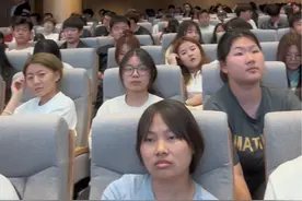 2004年19岁大二开始创业，20年后，回到母校和学弟学妹们做分享，希望自己的创业故事能对他们有激励和启发。#湖南涉外经济学院#创业#商业思维#vlog#正能量@抖音短视频 @DOU+小助手视频封面