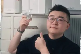 新手爸妈奶粉喂养必看，小月龄冲奶到底该用什么水？ #内容启发搜索 #母婴水 #泡奶粉最佳水温是多少度 #泡奶机