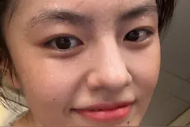 和自己较劲，于是变强大 上周间歇没跑下来，于是这周给自己定了更为严苛的训练目标 很痛苦，差点跑哭（其实在镜头外偷偷抹了几下），但终归坚持下来了 好好恢复下，就变得更强了  #因为热爱所以坚持 #女性力量 #你的坚持终将美好 #跑步 #1124酱