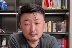 楼上未装修，下雨积水楼下漏水，谁负责？#楼上渗水到楼下怎么赔偿 #黑袍律师 #民法典视频封面