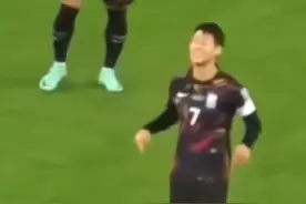 孙兴慜赛场挑衅中国球迷，粉丝也来到国足球迷们起劲，不知道是中国人还是韩国人，看到最后舒服了#孙兴慜 #中国足球 #体育精神视频封面