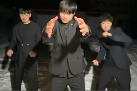 忘本摇2.0（三人版）#一字义#忘本摇 #户外舞蹈 #灵魂舞者 #王x