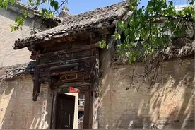 明代绣楼即隐蔽又宽敞！绣楼，是中国古代女子专门做女红的地方，绣花或者织荷包，是一个劳动的场所，休闲的场所，还是一个学习技能的场所或者艺术创作的场所，那是属于女人一生的生活。#古村落拍摄