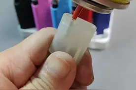 打火机正确的充气方法 #打火机 #支持定制印字