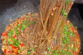 肉沫粉丝，又叫蚂蚁上树，今天的这个做法简单好吃又入味~#蚂蚁上树 #妈呀太香了 #嘎嘎好吃