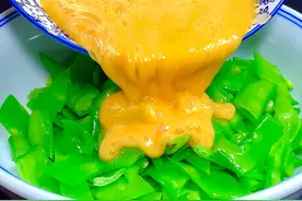 荷兰豆搭配鸡蛋这种火爆了，我家三天两头点名吃，清淡好吃不油腻