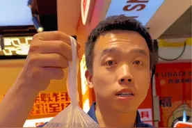 夏天苍蝇太多怎么办？ 原理：这是因为水体产生折射，并在水袋中形成棱镜效应，如果加入硬币和锡箔纸，可以更好的产生折射效果。苍蝇的眼晴是四眼结构，由四干六个小眼睛纽成。光线折射会给苍蝇造成隔暴击的光污染，严重干扰他们 #螺蛳粉 #餐饮创业 #怎么开好一家餐饮店 #创业vlog #福宝肥仔炸蛋螺蛳粉