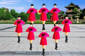 8人变队形花球舞《财神驾到》超火爆  8人变队形花球舞《财神驾到》超火爆 #财神驾到#8人变队形#花球舞#年会喜庆 #过年喜庆舞跳起来视频封面