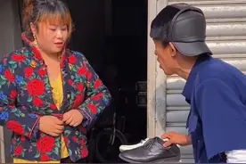 老表你的鞋子穿错了 #看一次笑一次 #视频纯属娱乐请勿模仿 @哈表叔夫妇