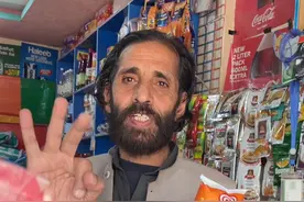 巴基斯坦人对中国人到底怎么样？“巴铁”还是“巴坑”？ 一个小商贩“宰客”引发的故事！#巴基斯坦 #中巴友谊#海外生活 #巴基斯坦美女 #缤纷与爱同行 @缤纷与爱同行