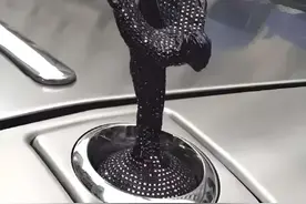 “熬过万苦和千难，方能坐拥库里南”#库里南 #dou是好车 #男人的梦想 #气场全开 #懂车帝