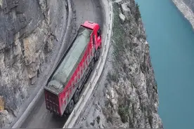 重庆乌江悬崖公路，你敢来挑战吗？#悬崖峭壁#悬崖公路#车技不过关少走云贵川#旅行