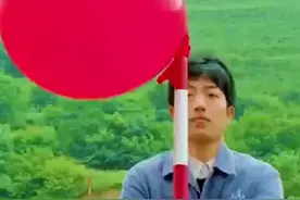 小伙开重卡漂移扎气球 考官看完直接傻眼了视频封面