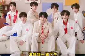 #时代峰峻 这个时代峰峻果然还是一如既往地只在割韭菜时积极！今天上午时代峰峻才刚官宣要做自己的时代峰峻专属潮玩，一等到下午就开始发预售通知，甚至还赶在明天早上就要开售！上午成立、下午通知、第二天一早开卖，你懂什么是时代峰峻的火力全开！#时代少年团