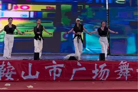 #演出现场 #最嗨广场舞 姐妹们同框啦，飒不飒你们说#超长完整版 @抖音短视频视频封面