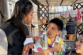 二姐训弟弟 像训儿子一样⋯😂🤣#打弟要趁早 #记录真实生活#三姐弟 #看一遍笑一遍视频封面