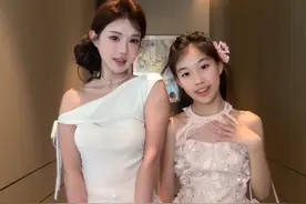和12岁女儿互换衣橱！这下谁还分得清呀！ #四十女人 #母女日常 #互换衣橱视频封面