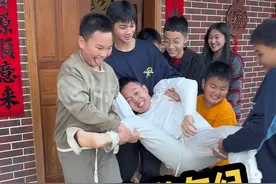 建议取消发红包，因为轮到我了 #年味 #我们一家子 #发红包