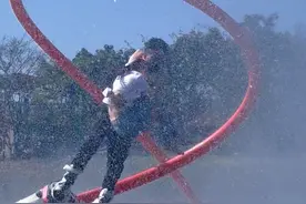 震撼世界的水上飞人 #专业动作请勿模仿视频封面