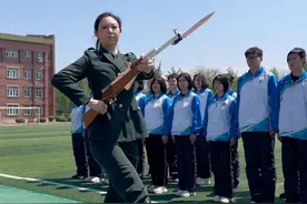 同学们好久不见 #英姿飒爽 #已退役 #女兵帅爆了 #女教官 #正能量