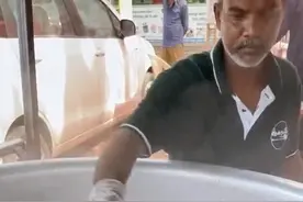 印度街头特色美食，干净又卫生！ #印度美食 #美食 #干净又卫生 #抖音美食推荐官 #内容启发搜索 @DOU+小助手 @抖音短视频 @DOU+上热门 @抖音创作小助手视频封面