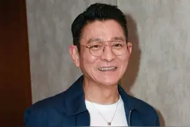 刘德华自曝从不炒股，劝观众理性投资：普通人不要轻易触碰。并称家中经济大权都交给太太管理，两人结婚17年，育有1女视频封面