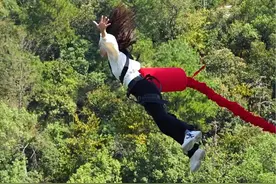 泥泞的路，才能踩出清晰的脚印。 #石燕湖蹦极#长沙石燕湖蹦极 #危险动作请勿模仿 #蹦极向同学 #感受极限运动下的自由美视频封面