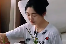 那件衣服很贵，贵到姨妈无法再给你买一件#我们是真正的朋友 #大s #小s #大小s视频封面