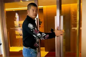 在香港过年住哪里好呢 尖沙咀核心地段，中港城码头上盖，步行十分钟到西九龙高铁站、尖沙咀及柯士甸地铁站，酒店楼下就是巴士站，交通太方便了，步行十分钟到维港，酒店隔壁就是海港城！吃喝玩逛省时省力！#酒店 #香港旅游 #香港 #住宿 #香港皇家太平洋酒店视频封面