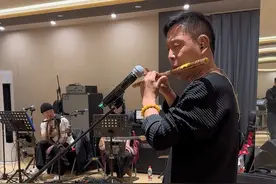 这次温州演唱会的粉丝们有福利了，老师要亲自编排演奏多种乐器，近距离感受真正的才华！相约5.1-5.2温州瓯海奥体中心，票量不多了，抓紧时间～#祁隆 #祁隆温州演唱会视频封面