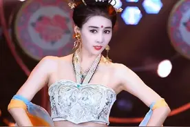 妩媚女神，风情万种！原创舞曲《蹲蹲舞》又名月下舞姬，完整版。#创作灵感 #仙女下凡到人间 #舞姿优美人更美 #敦煌飞天#一舞倾城