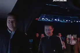 #小米16改名17，卢伟冰表示：这将是小米手机数字系列史上最重大的一次跃迁！小米17系列直接跨过16系列，小米17系列将直接对标iPhone17系列，正面迎战！#主播说新闻