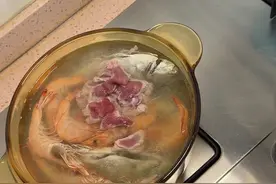 一举两得鲜甜无比的盐水浸鳗鱼鲜虾瘦肉汤，紫菜煎蛋+白灼西兰苔#生活化减脂 #粤菜 #原汁原味 #盐水浸鱼