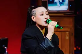 卡拉OK是什么意思？卡拉为什么要永远OK？ #卡拉永远ok谭咏麟 #演出现场视频 #真人真唱现场版 #一代人的回忆 #热门推荐