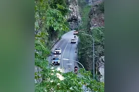 北碚国道212鹰嘴岩，曾经是进入北碚城区的必经之地，承载了无数北碚人情怀和记忆，有多少人青春留在了这条道路上？#鹰嘴岩 #212国道 #重庆北碚视频封面